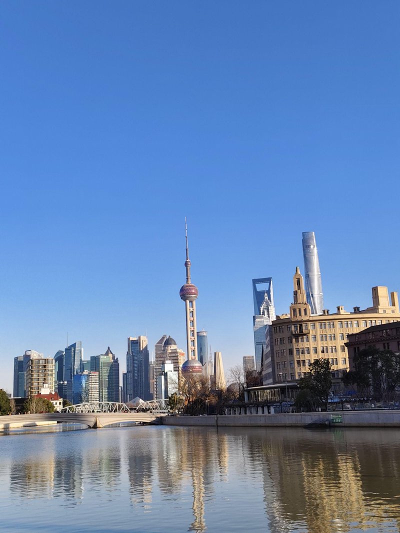 上海主题公园的魅力：城市中的梦幻乐园
